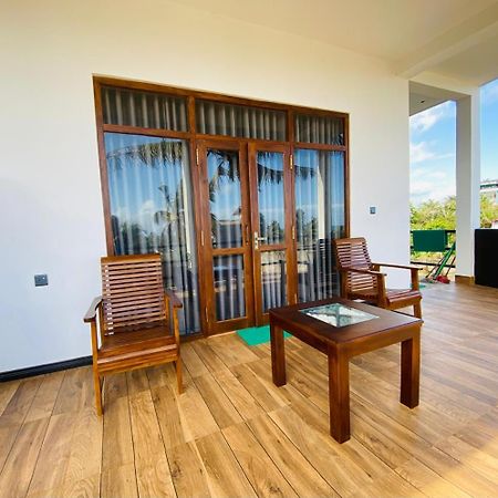 The Wave'S Guest House Mirissa Bagian luar foto