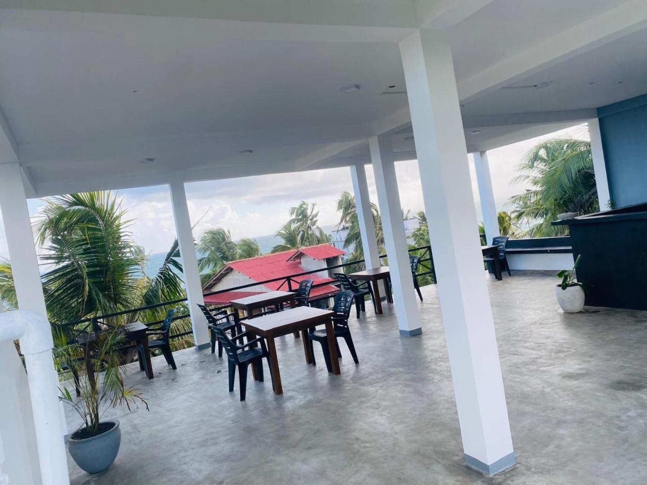 The Wave'S Guest House Mirissa Bagian luar foto