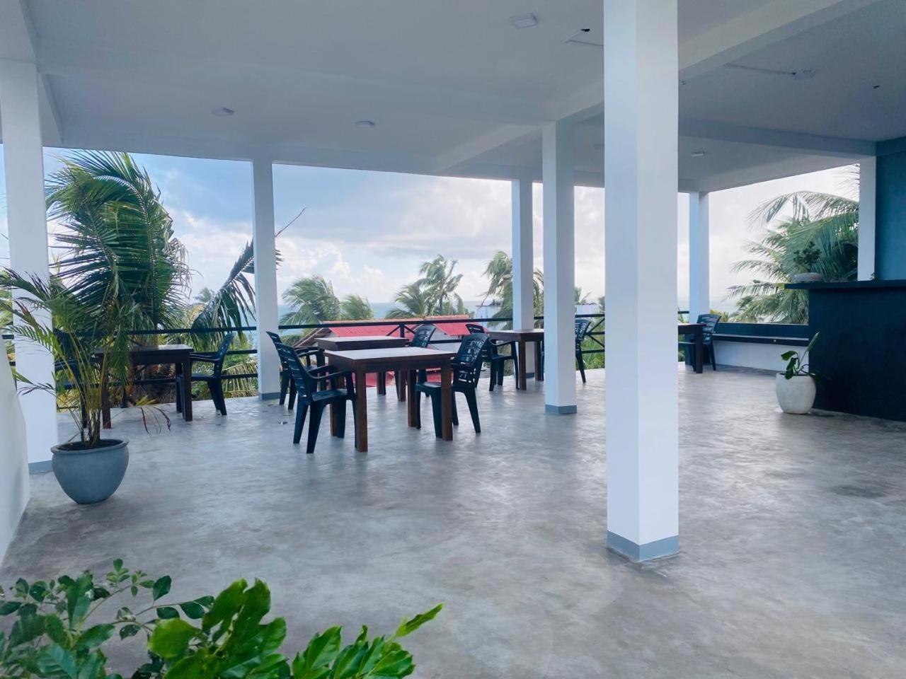 The Wave'S Guest House Mirissa Bagian luar foto