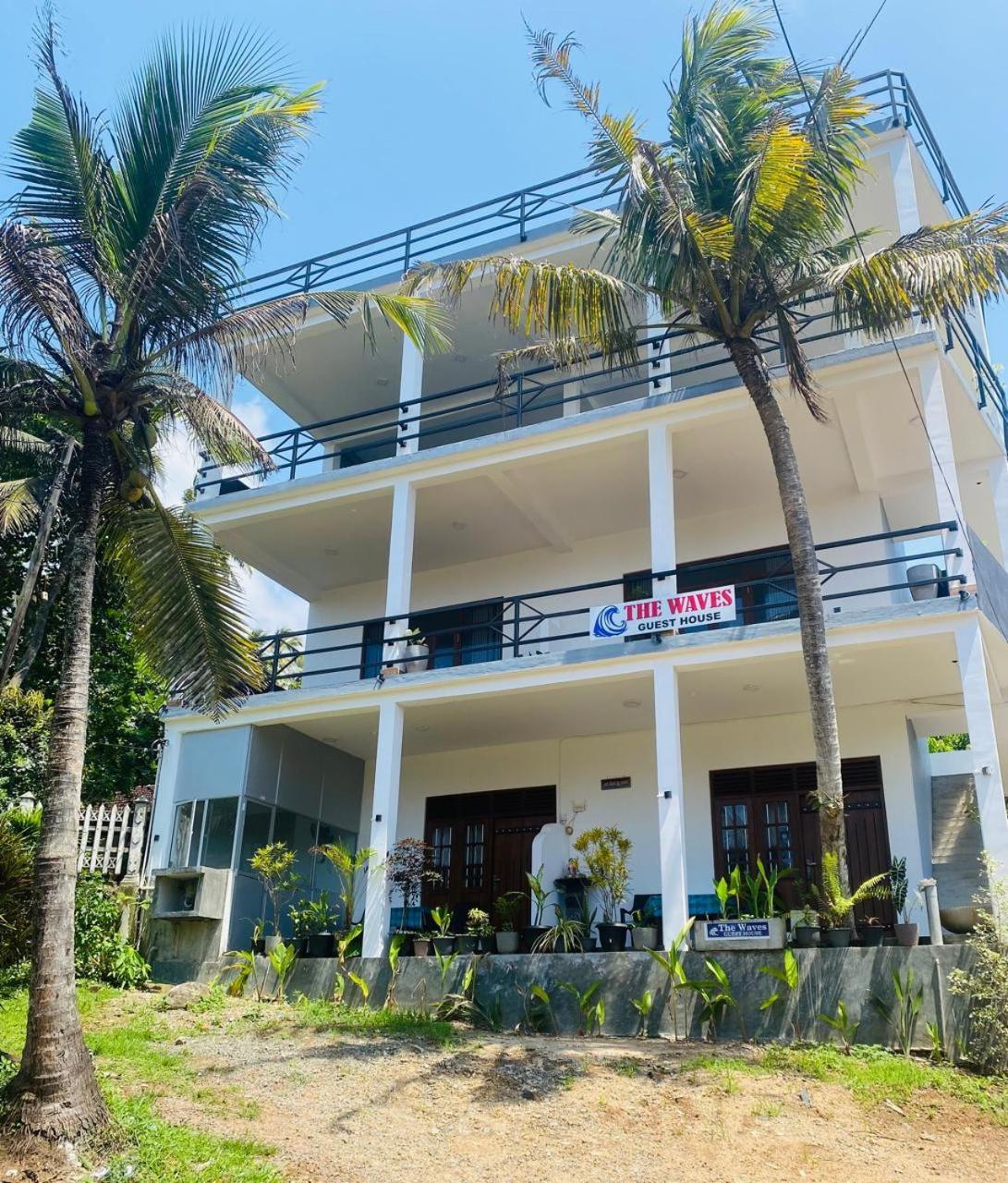 The Wave'S Guest House Mirissa Bagian luar foto
