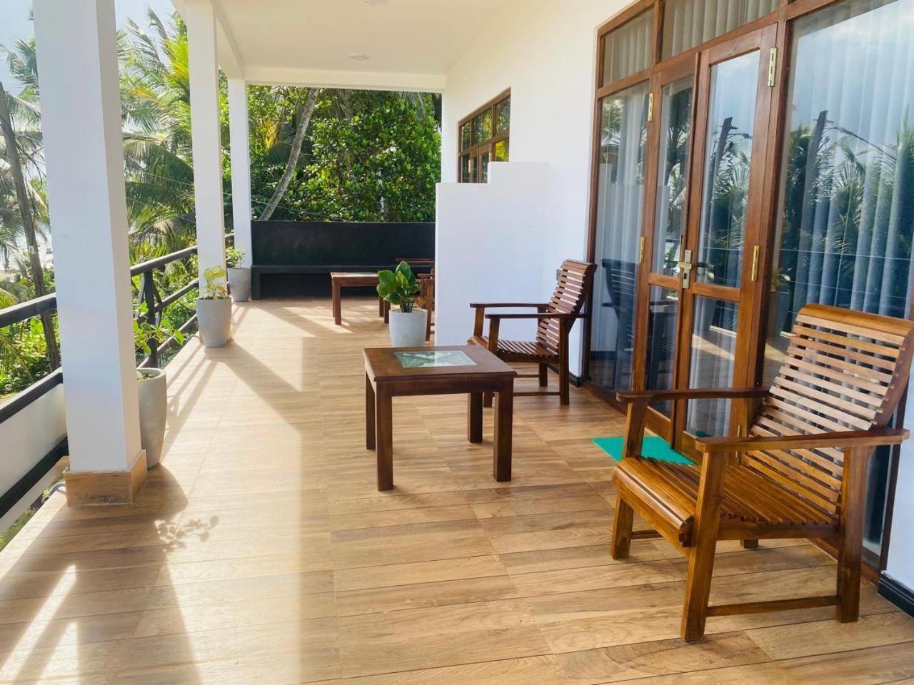 The Wave'S Guest House Mirissa Bagian luar foto