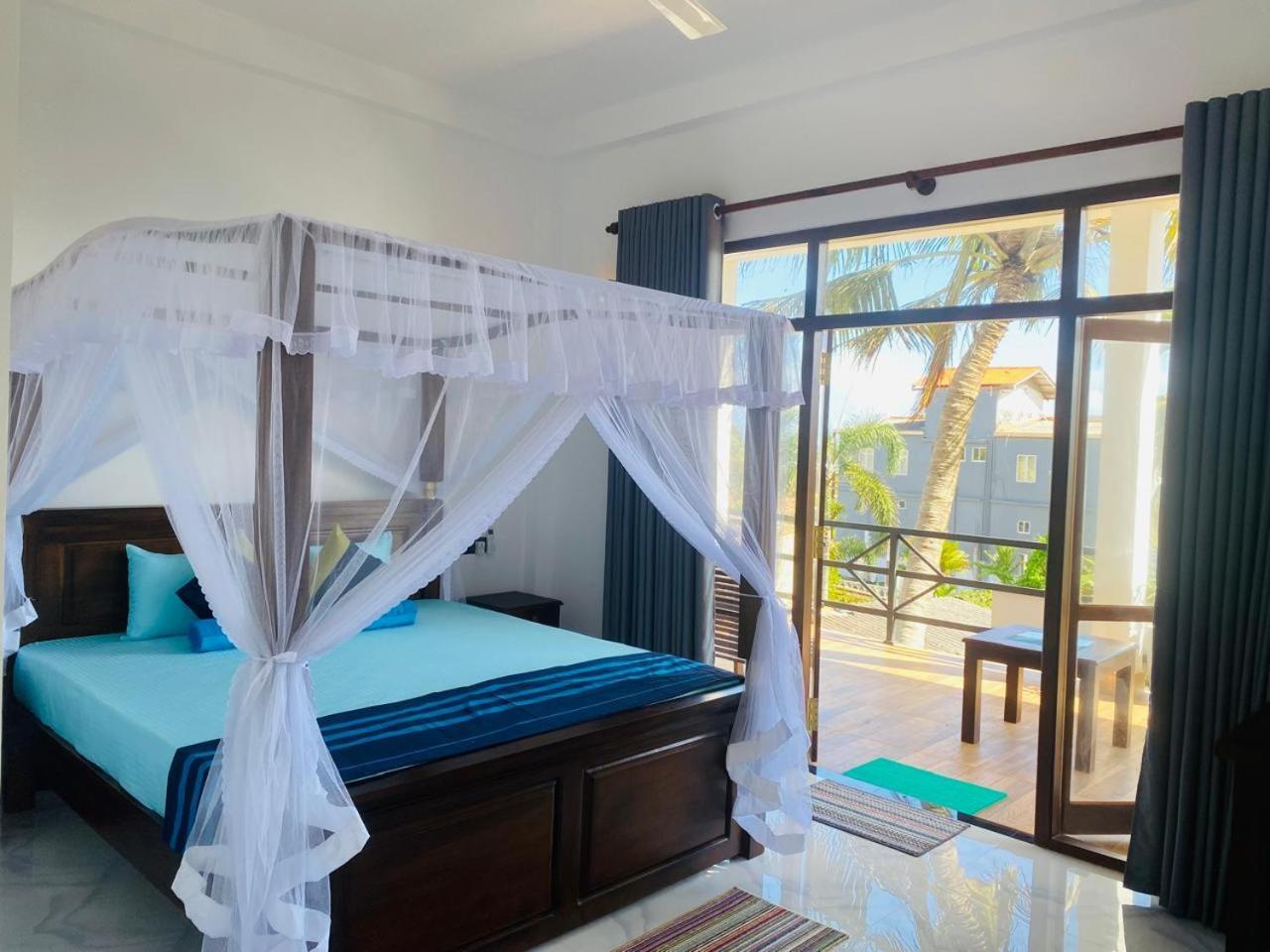 The Wave'S Guest House Mirissa Bagian luar foto