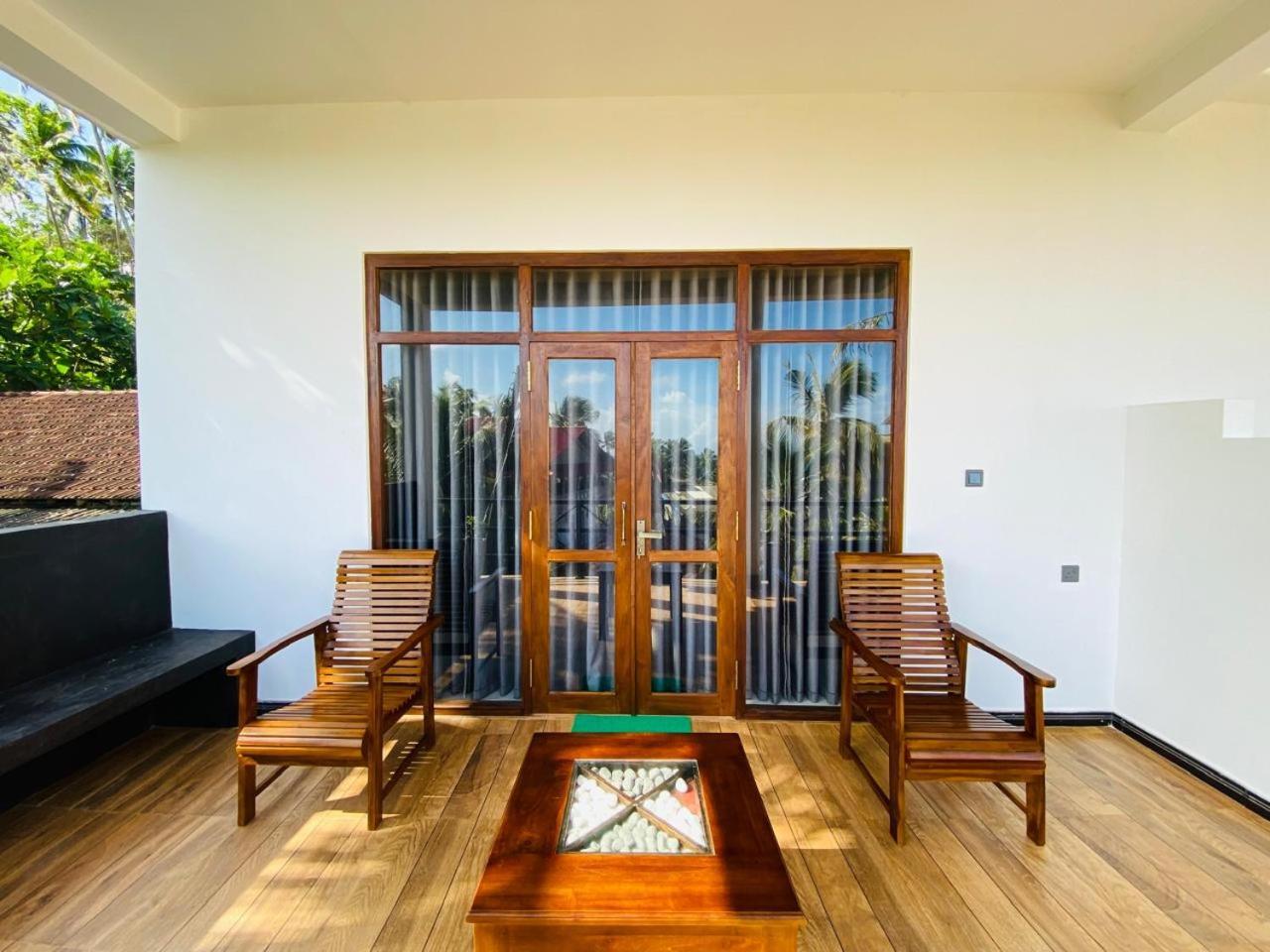 The Wave'S Guest House Mirissa Bagian luar foto