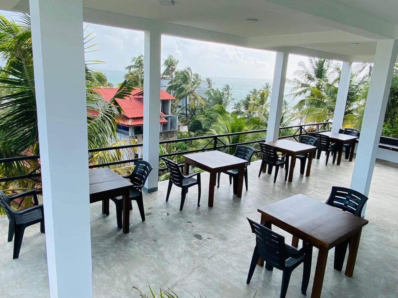 The Wave'S Guest House Mirissa Bagian luar foto