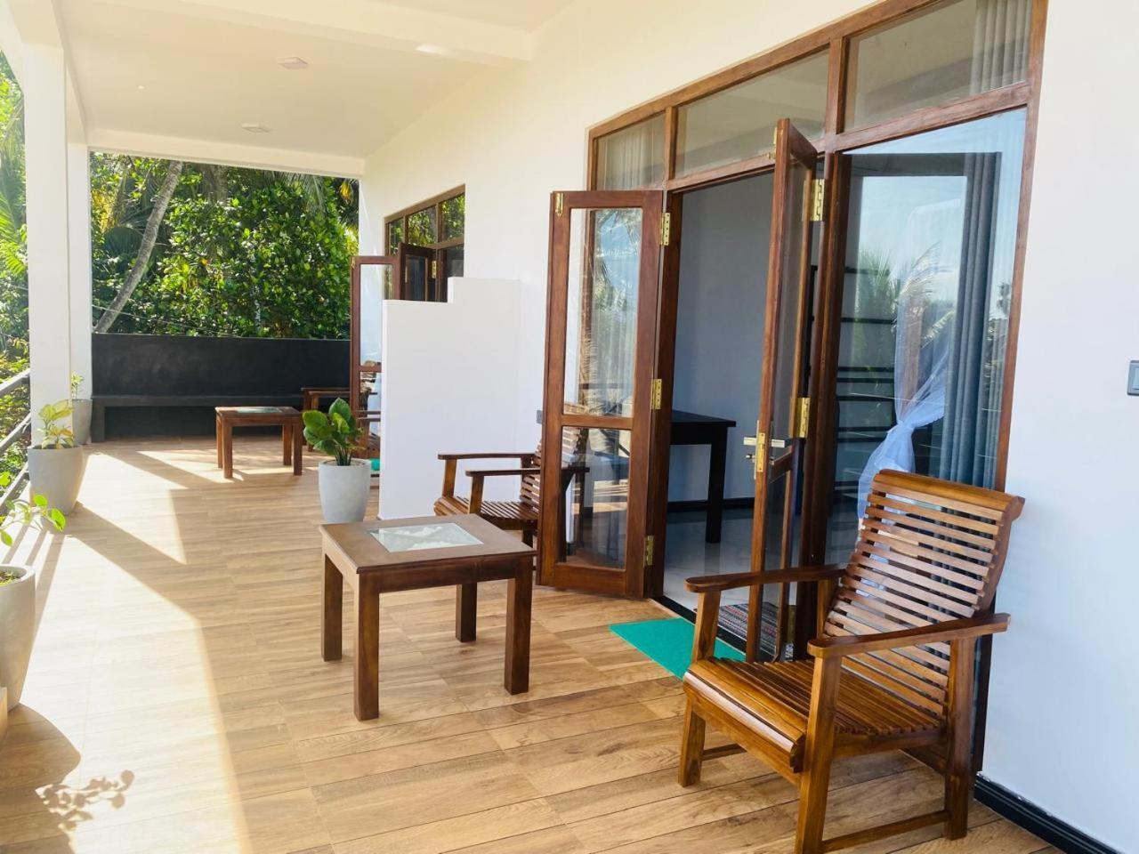 The Wave'S Guest House Mirissa Bagian luar foto