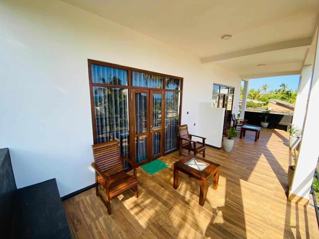 The Wave'S Guest House Mirissa Bagian luar foto