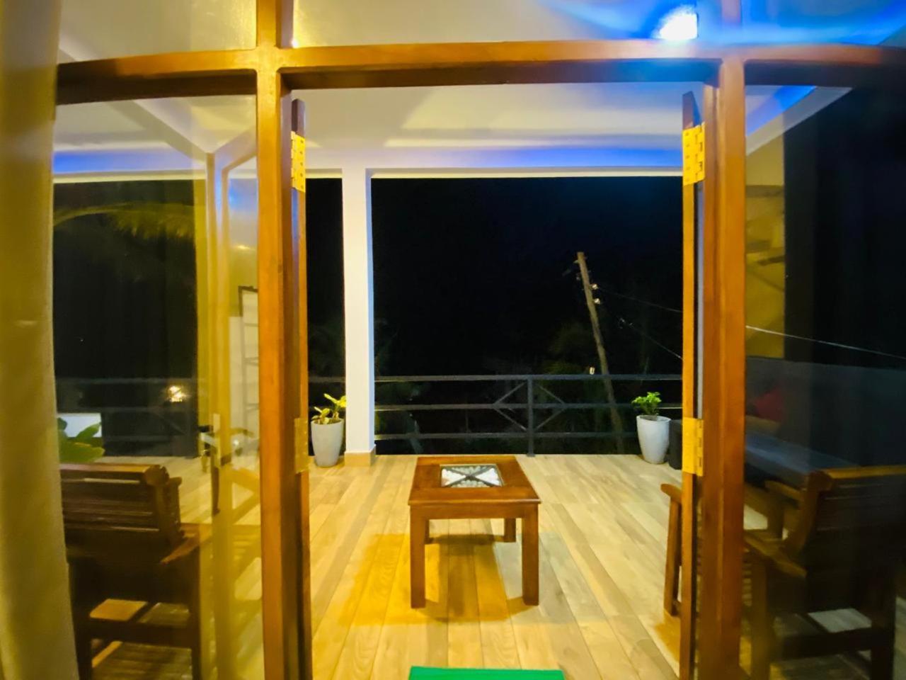 The Wave'S Guest House Mirissa Bagian luar foto