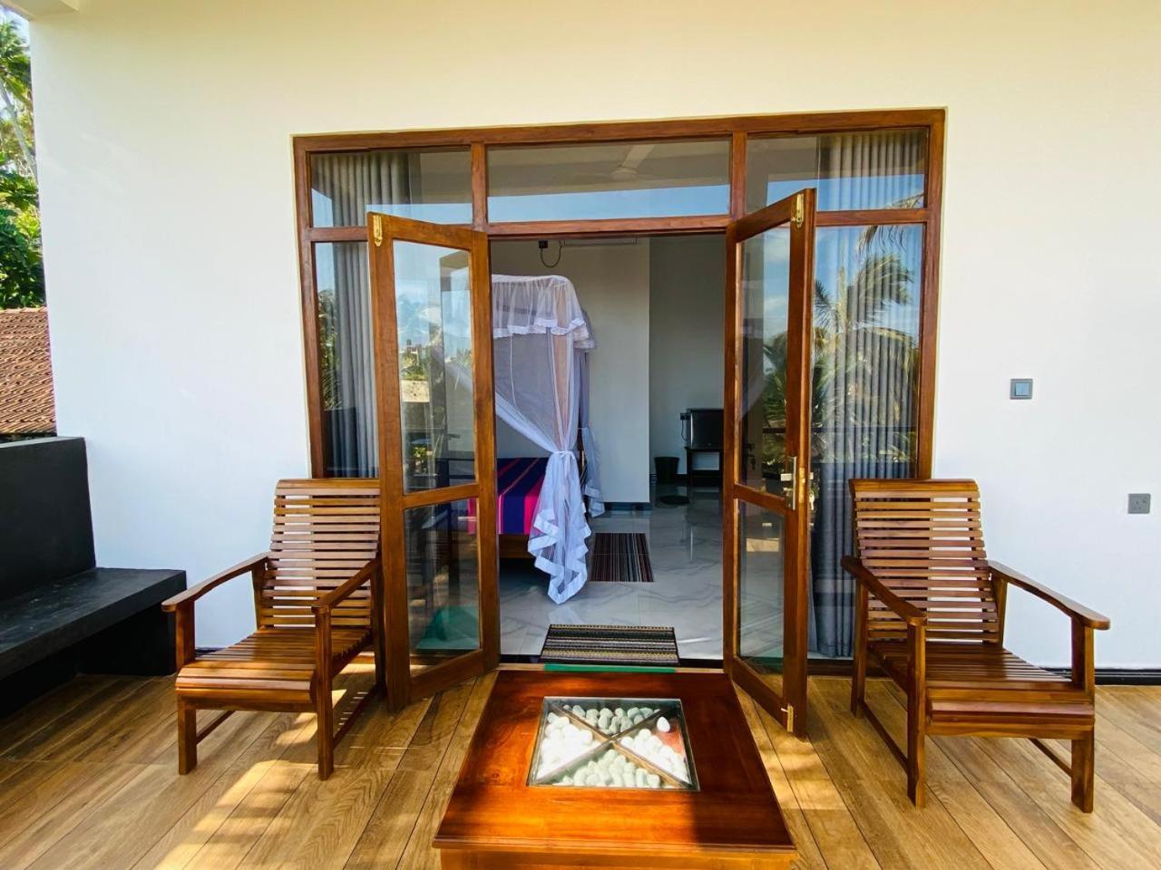 The Wave'S Guest House Mirissa Bagian luar foto