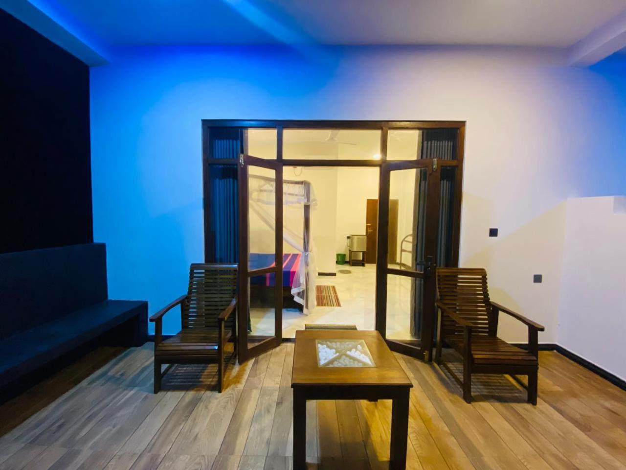 The Wave'S Guest House Mirissa Bagian luar foto