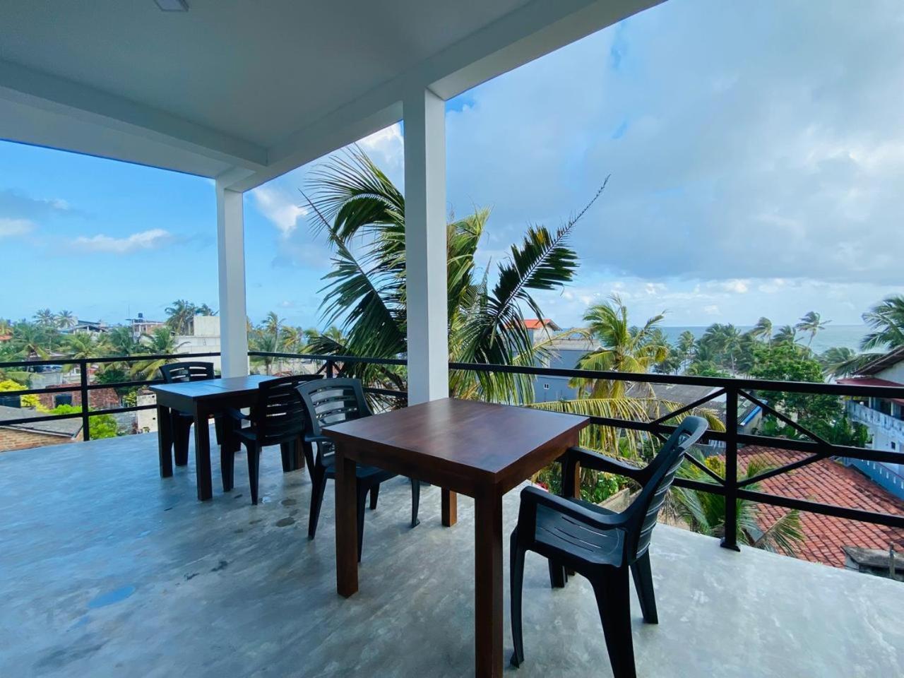 The Wave'S Guest House Mirissa Bagian luar foto