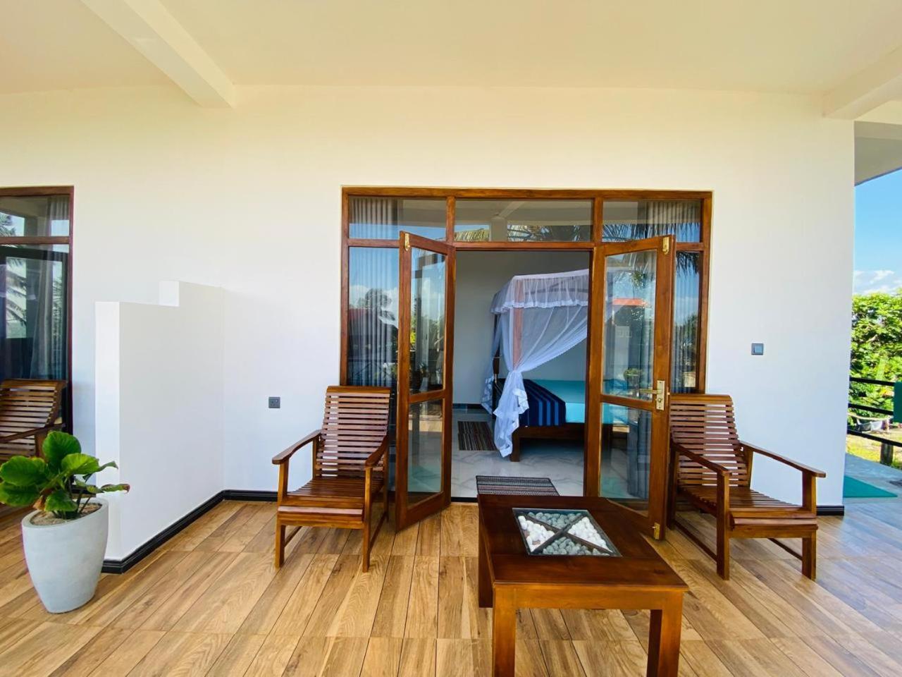 The Wave'S Guest House Mirissa Bagian luar foto