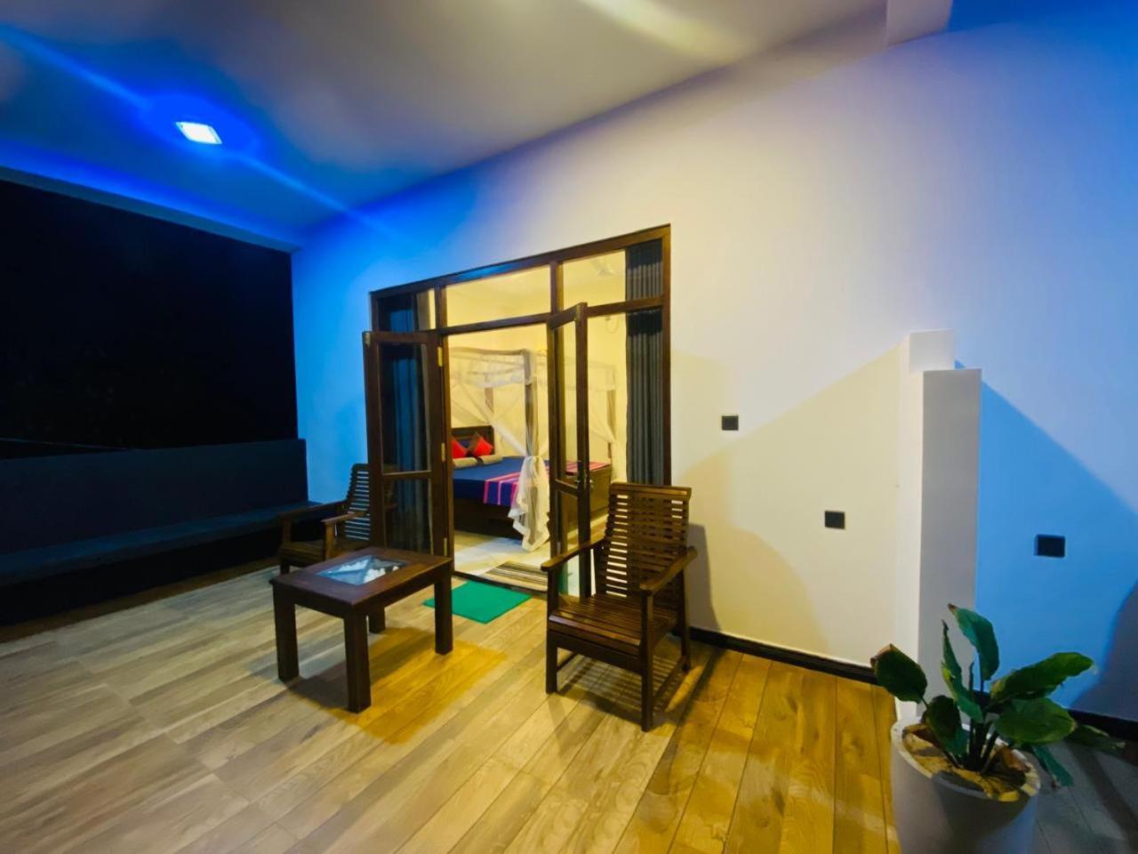 The Wave'S Guest House Mirissa Bagian luar foto