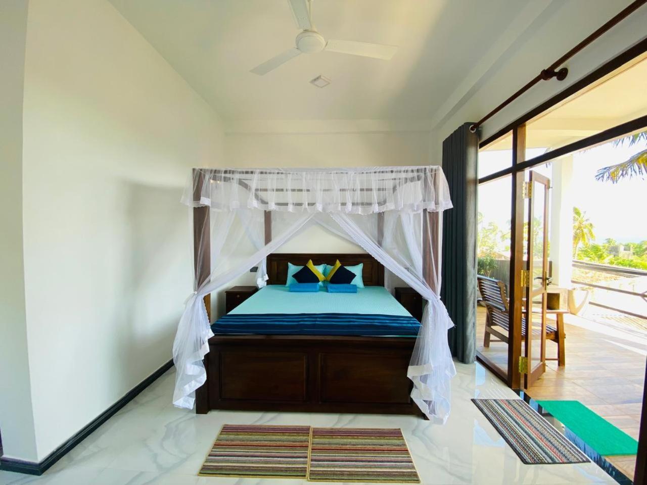 The Wave'S Guest House Mirissa Bagian luar foto