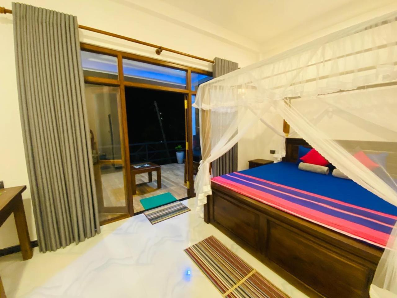 The Wave'S Guest House Mirissa Bagian luar foto