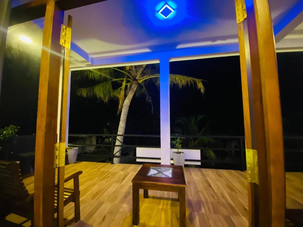 The Wave'S Guest House Mirissa Bagian luar foto