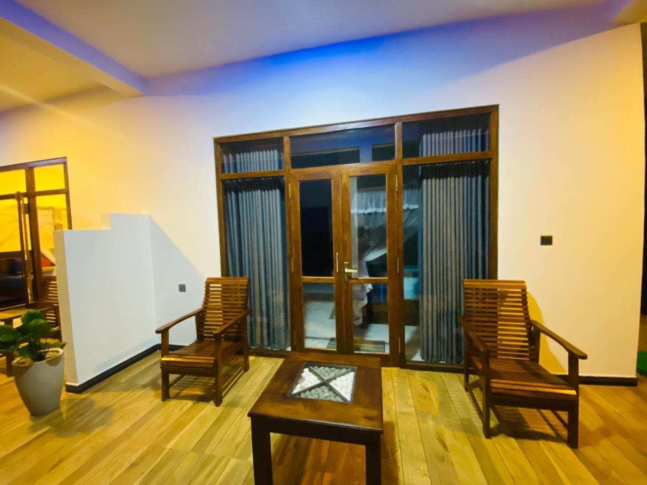 The Wave'S Guest House Mirissa Bagian luar foto