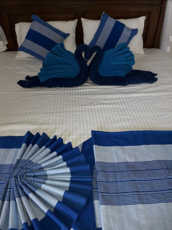 The Wave'S Guest House Mirissa Bagian luar foto