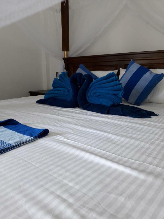 The Wave'S Guest House Mirissa Bagian luar foto
