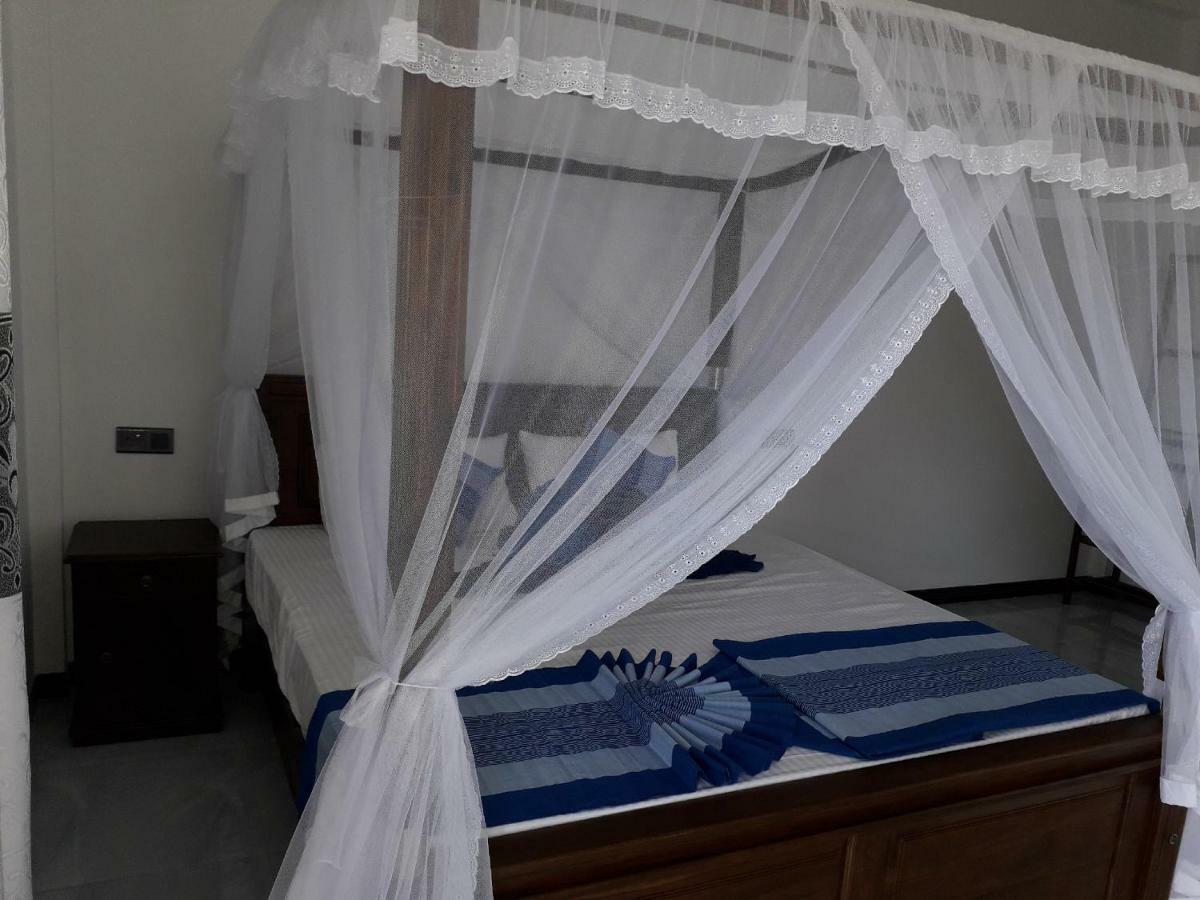 The Wave'S Guest House Mirissa Bagian luar foto