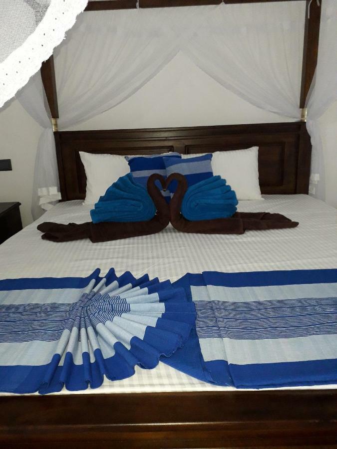The Wave'S Guest House Mirissa Bagian luar foto