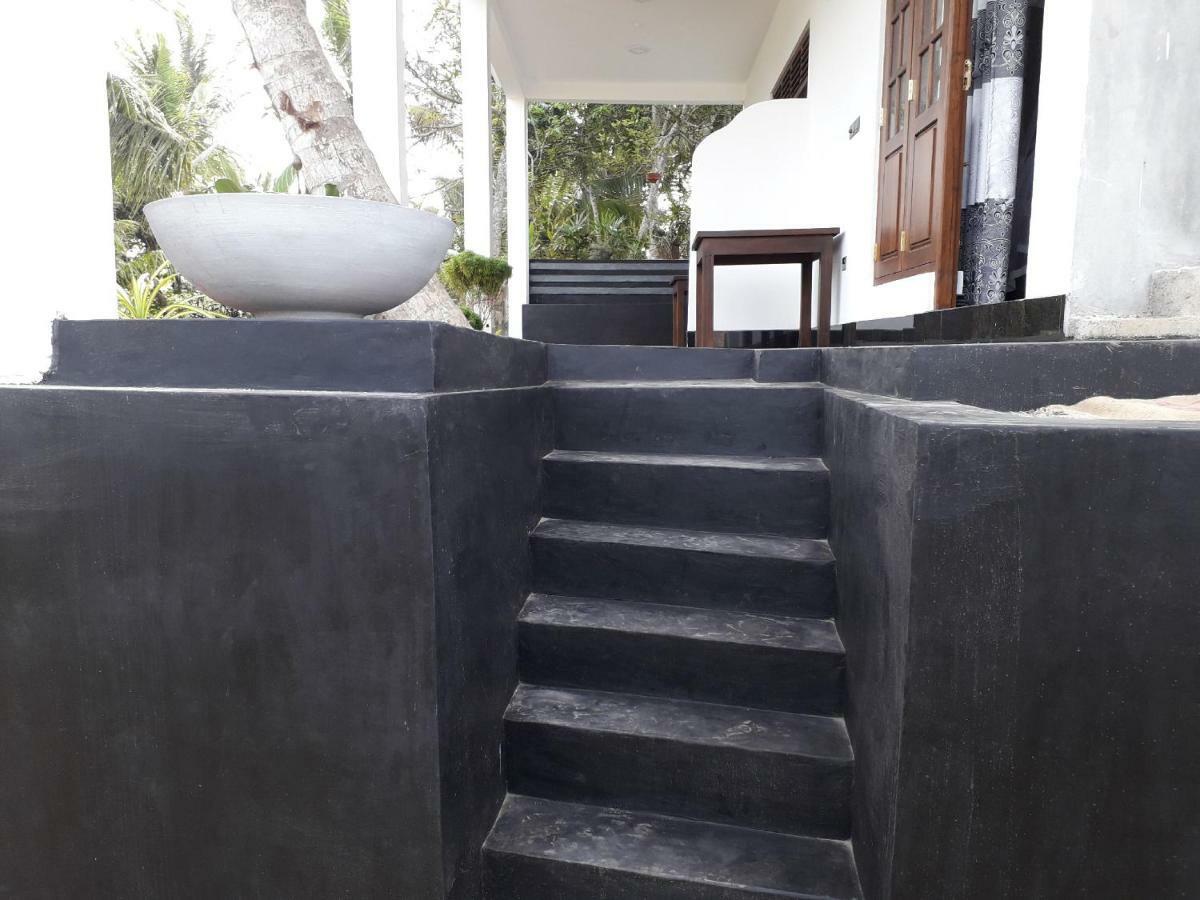 The Wave'S Guest House Mirissa Bagian luar foto