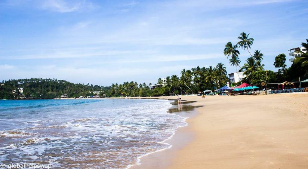 The Wave'S Guest House Mirissa Bagian luar foto