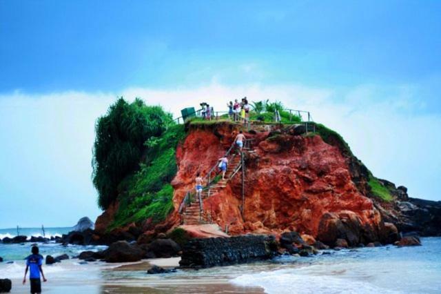 The Wave'S Guest House Mirissa Bagian luar foto